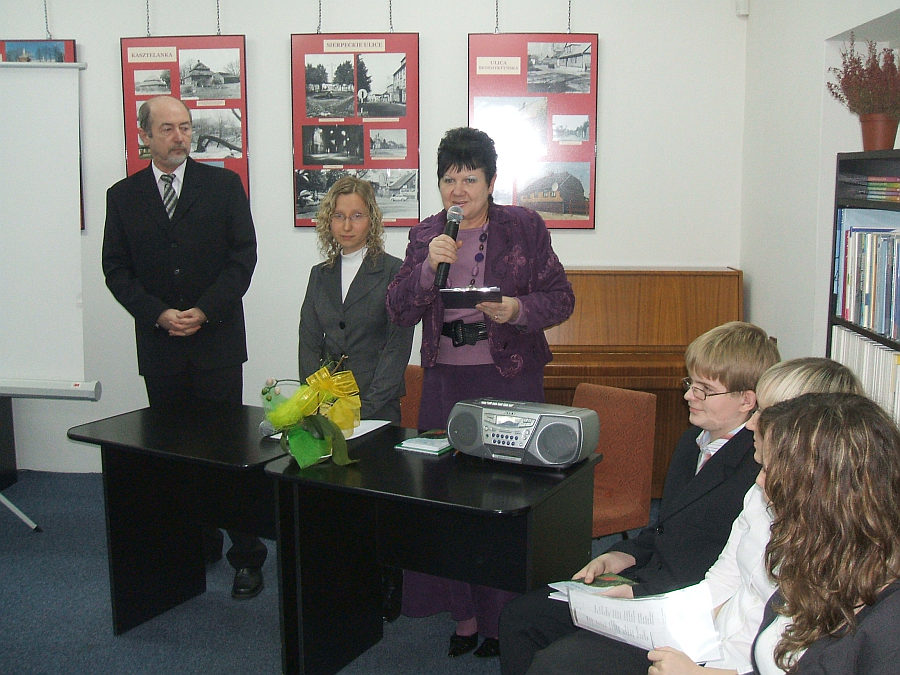 Iza wraz z dyrektor MBP Mari Winiewsk i prezesem TPZS Zdzisawem Dumowskim