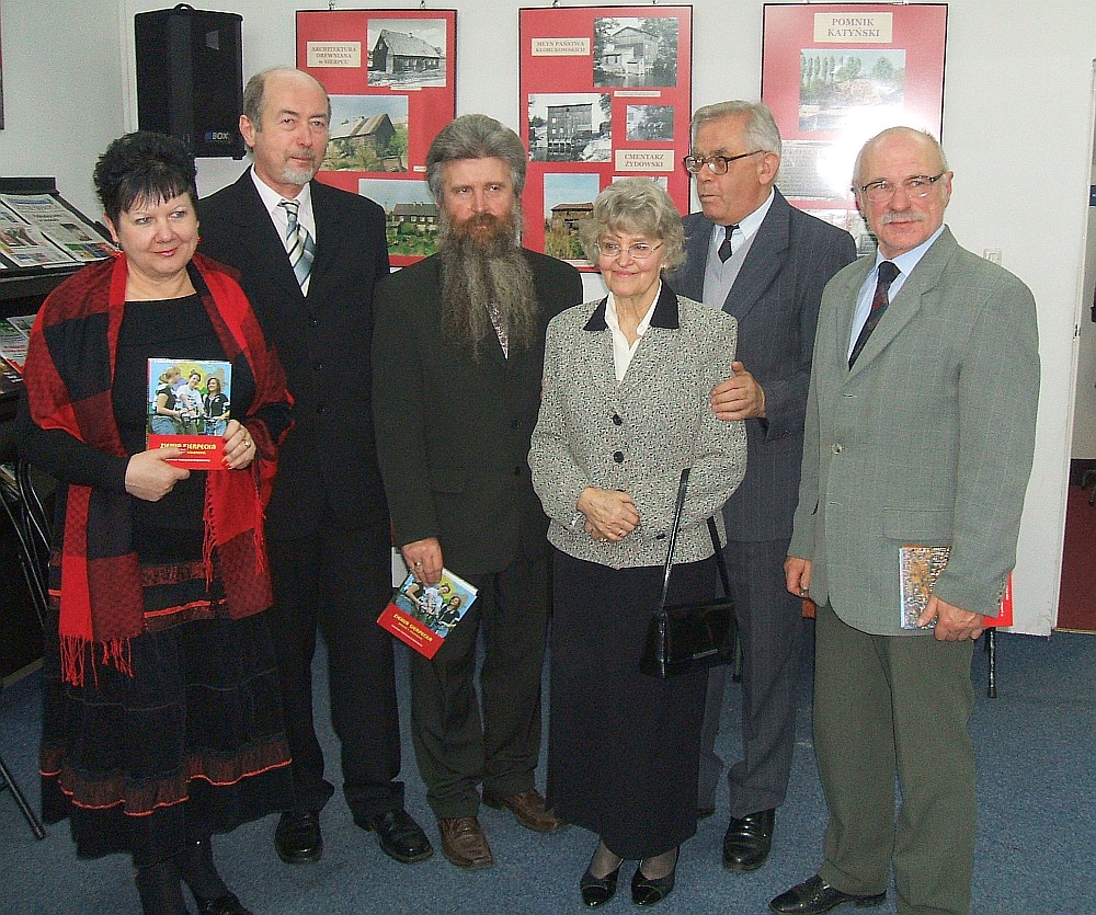 Dyrektor MBP Maria Winiewska i autorzy publikacji: Zdzisaw Dumowski, Pawe Bogdan Gsiorowski, Halina i Jan Burakowscy, Ryszard Suty