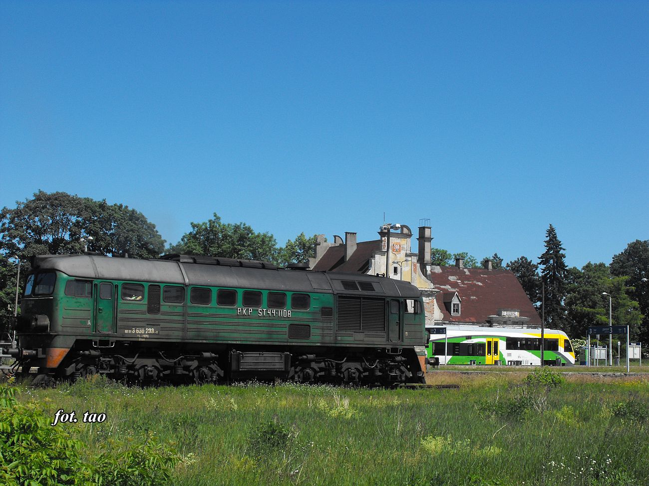 Stacja Sierpc. Prawdziwa gratka dla Mionikw Kolei: lokomotywa ST44 z czasw dawnej PKP. Kolor zielony, dawne oznaczanie, sygnay - 