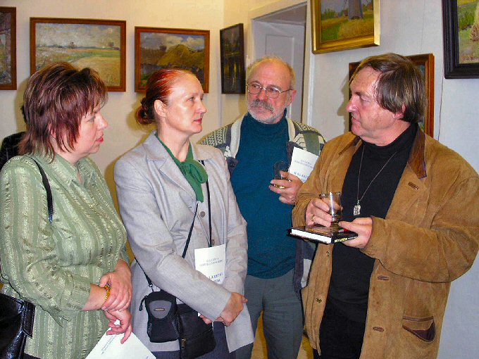 Wojciech Rutkowski (z prawej) w rozmowie z gomi.