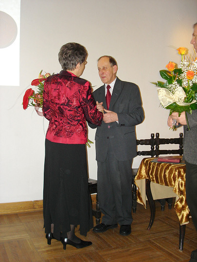 Gratulacje od Urzdu Miejskiego - skada Przewodniczcy Rady Miejskiej Stanisaw Majchrzak, 9.02.2006 r.