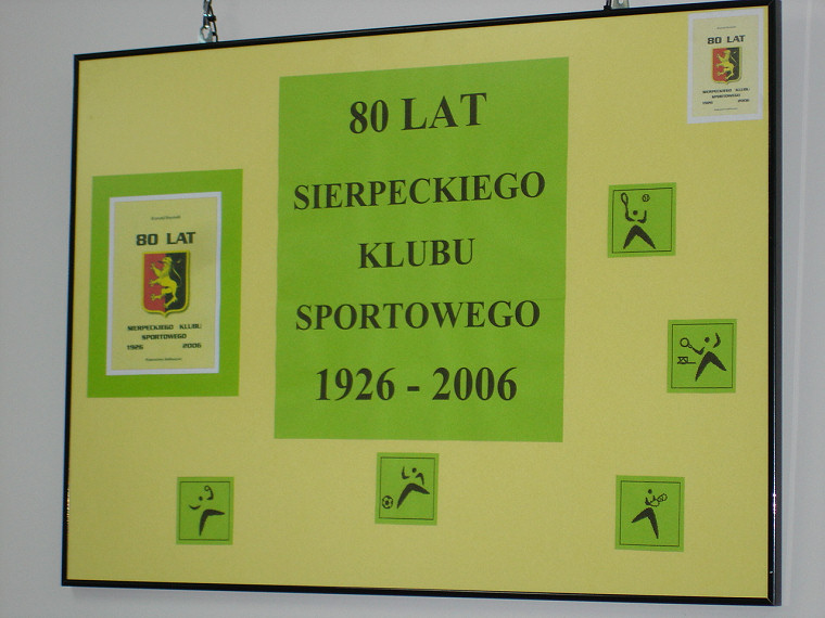 fragment ekspozycji umieFzczonej z okazji promocji ksiki <i>80 lat Sierpeckiego Klubu Sportowego 1926-2006</i>... 