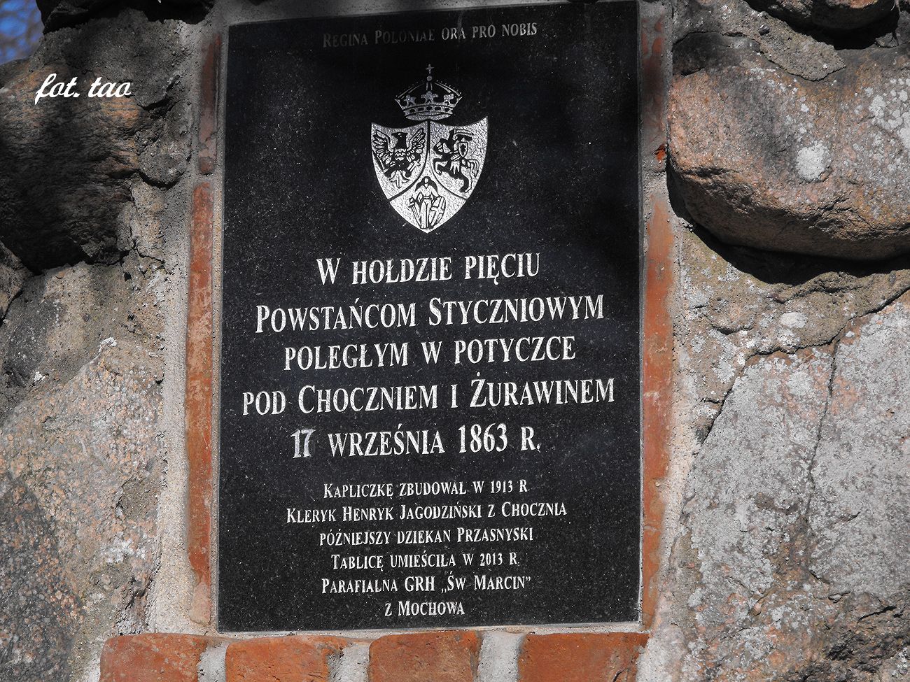 Niedzielna wycieczka do Chocznia. Tablica informacyjno-pamitkowa  na pomniku nad Skrw, luty 2014 r.