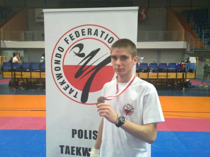 Damian Supecki z medalem XXX Mistrzostw Polski Seniorw w Taekwondo Olimpijskim w Lublinie, 15.10.2011 r.