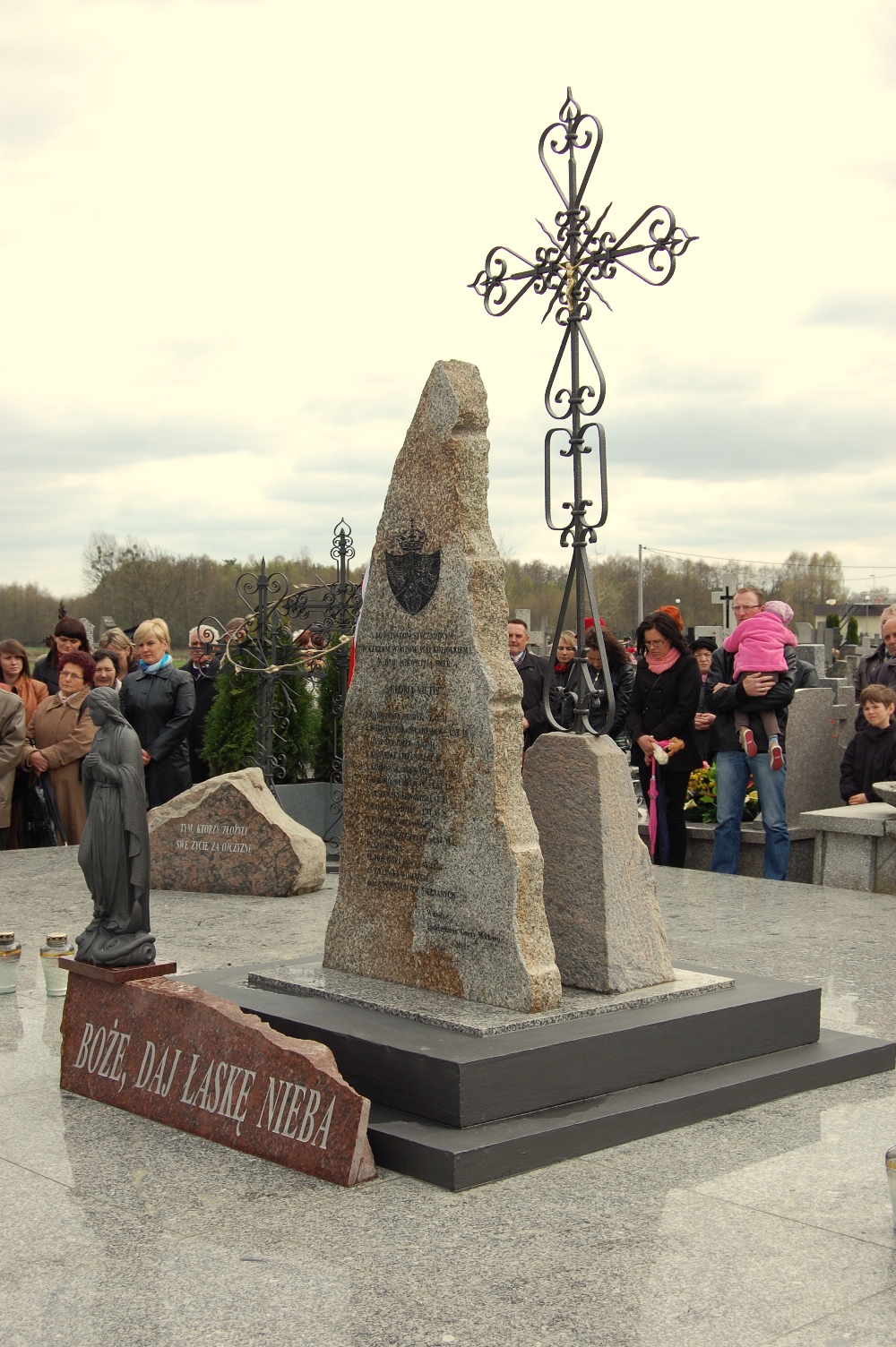 Odbudowany pomnik powstacw styczniowych w Ligowie, 28.04.2013 r.