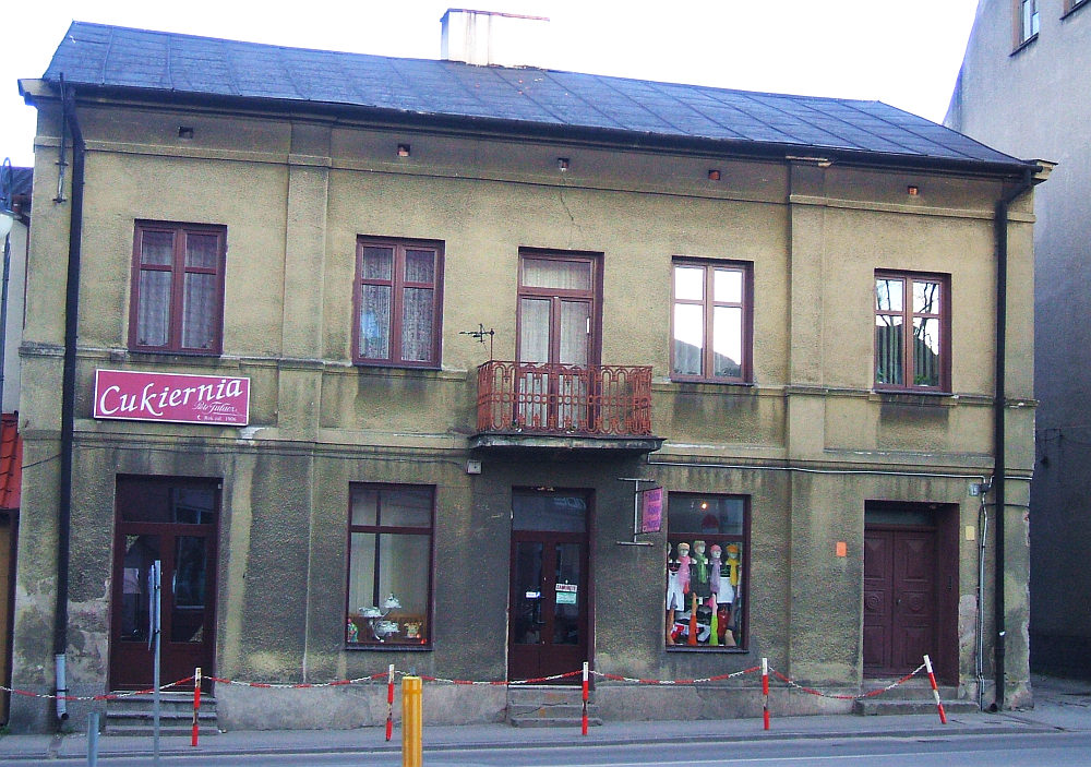 Dom przy ulicy Płockiej 15. Niezmiennie od 1906 r. ma tutaj siedzibę cukiernia 