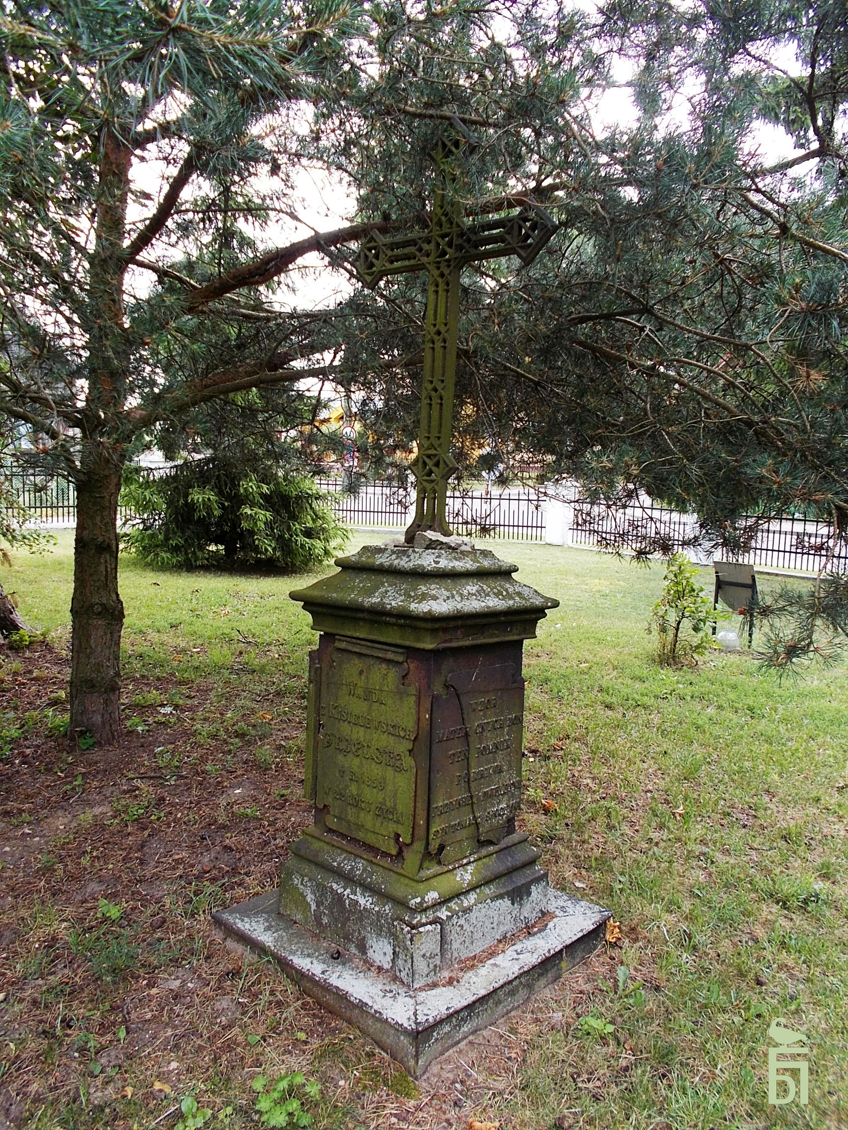 Pomnik nagrobny Wandy z Kisielewskich Orzelskiej w Goleszynie