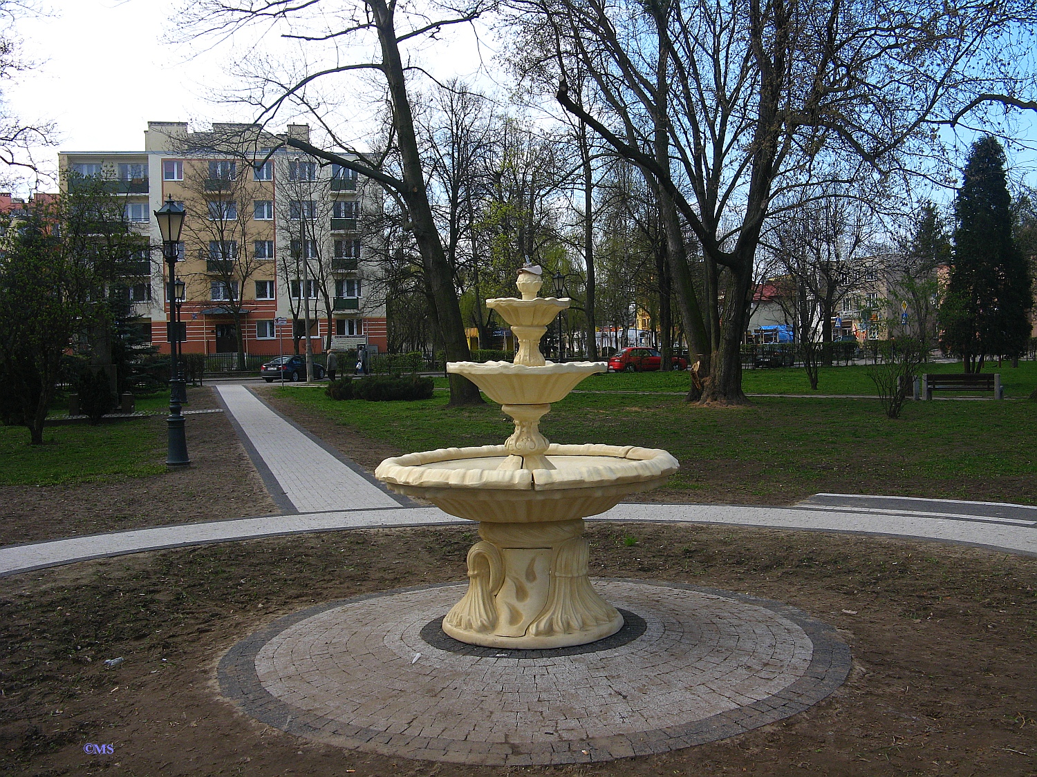 Fontanna w Parku im. J. Korczaka (przed sdem), 10.04.2014 r.
