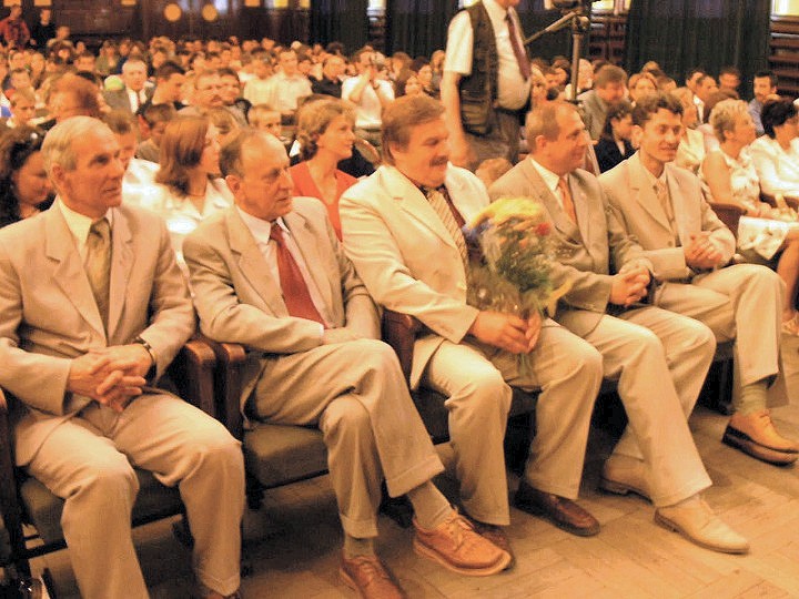 Wadze miejskie podczas uroczystoci wrczenia Nagrd Burmistrza, od lewej: Kazimierz Czermiski, Stanisaw Majchrzak, Marek Komider, Zbigniew Leszczyski, 23.06.2004 r.
