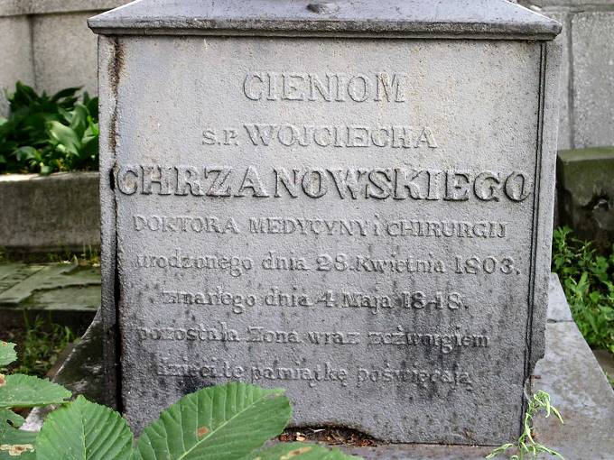 Nagrobek doktora Wojciecha Chrzanowskiego znajdujcy si w nastarszej czci sierpeckiego cmentarza.