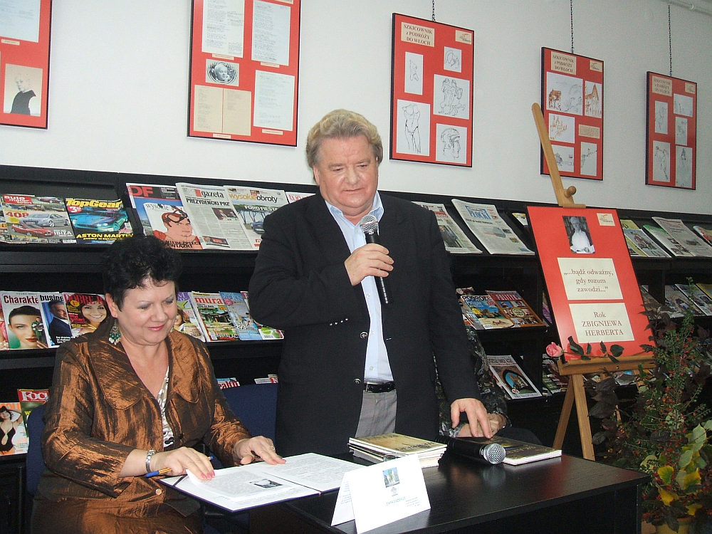 Dr Waldemar Smaszcz w trakcie prelekcji.