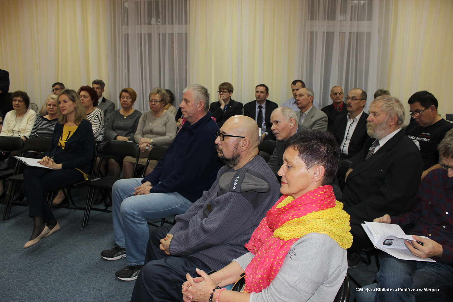 Publiczno spotkania promujcego ksik w Bibliotece Miejskiej, 13.11.2014 r.