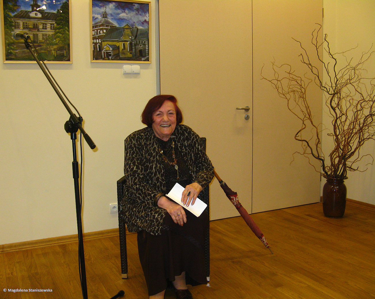 Alicja Lemie­r-Mroczyska w dniu wernisau swojej wystawy, 14.04.2014 r.