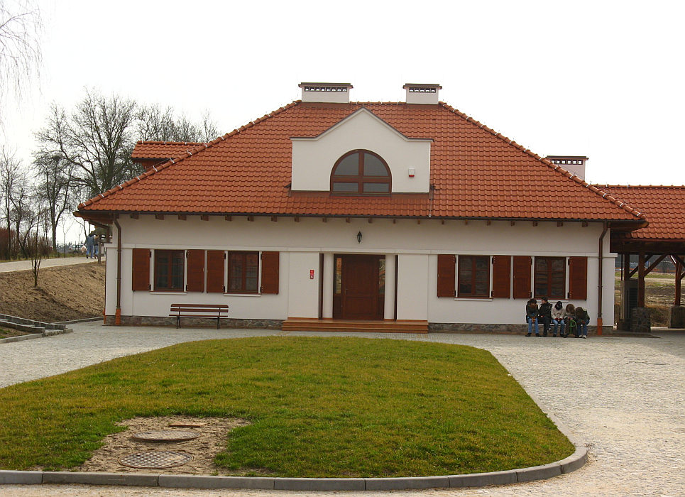 Nowe obiekty skansenu - oficyna dworska – siedziba dyrekcji i administracji MWM, 16.03.2008 r.