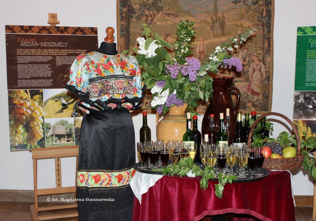 W Ratuszu Muzeum Wsi Mazowieckiej w Sierpcu od 24 maja 2016 r. oglda mona ekspozycj ukazujc kultur, histori i przyrod Wgier: 