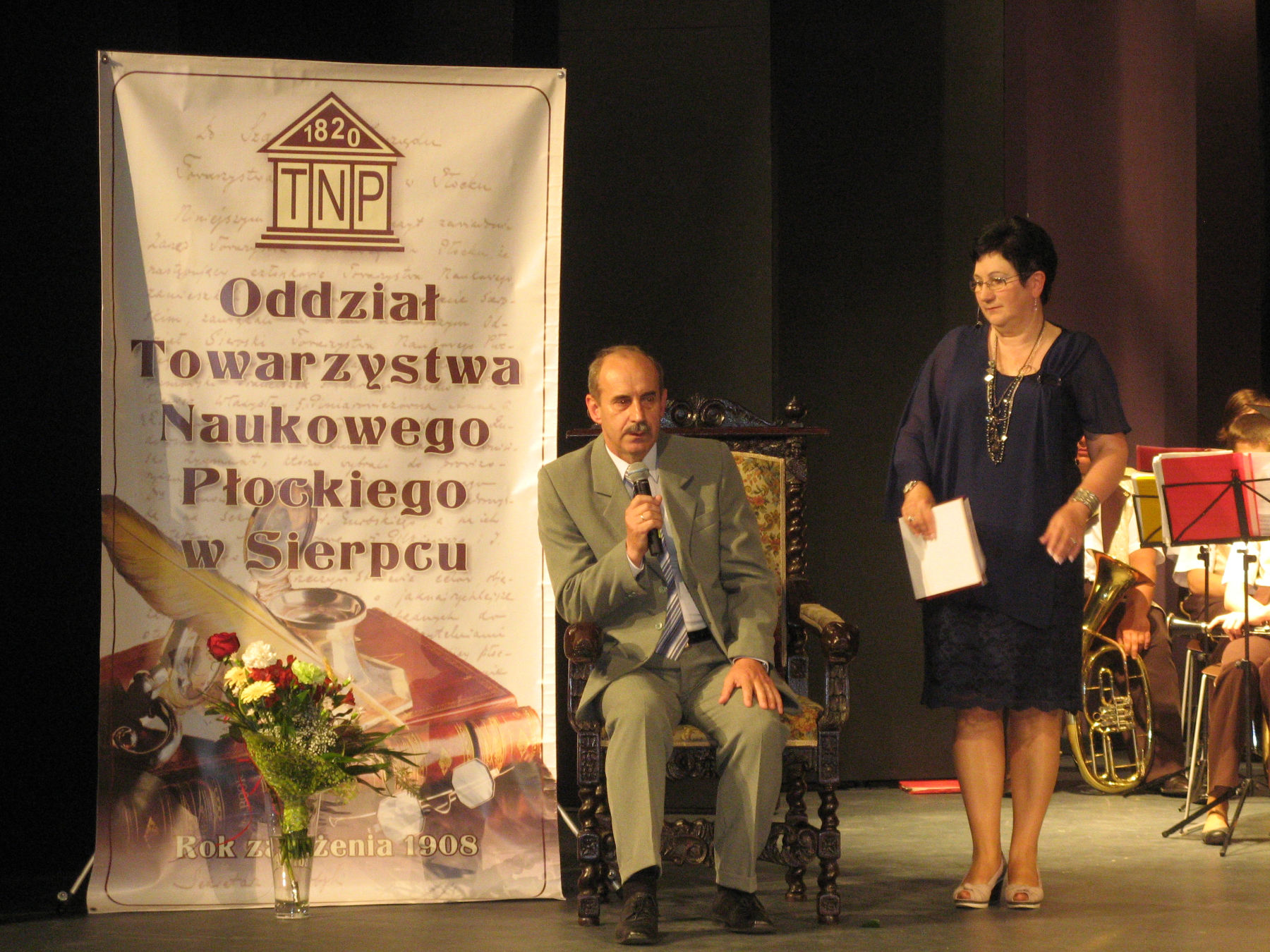 Micha Gowacki - Sierpczanin Roku 2011. Na zdjciu z Henryk Piekarsk, 19.06.2012 r.