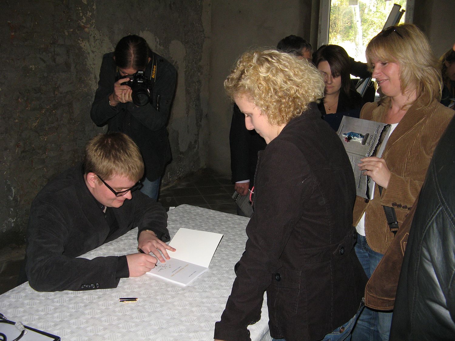 W dniu prezentacji publikacji kady liczy mg na autograf i dedykacj od Tomasza Kowalskiego, 20.10.2012 r.