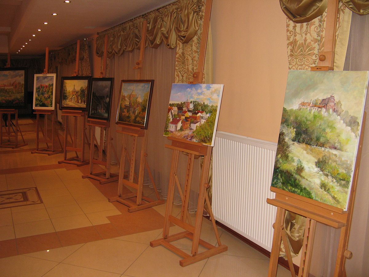 Konferencji towarzyszya wystawa obrazw z prywatnej kolekcji, przedstawiajcych  omawiane podczas konferencji zabytkowe i atrakcyjne turystycznie miejsca w Sierpcu.