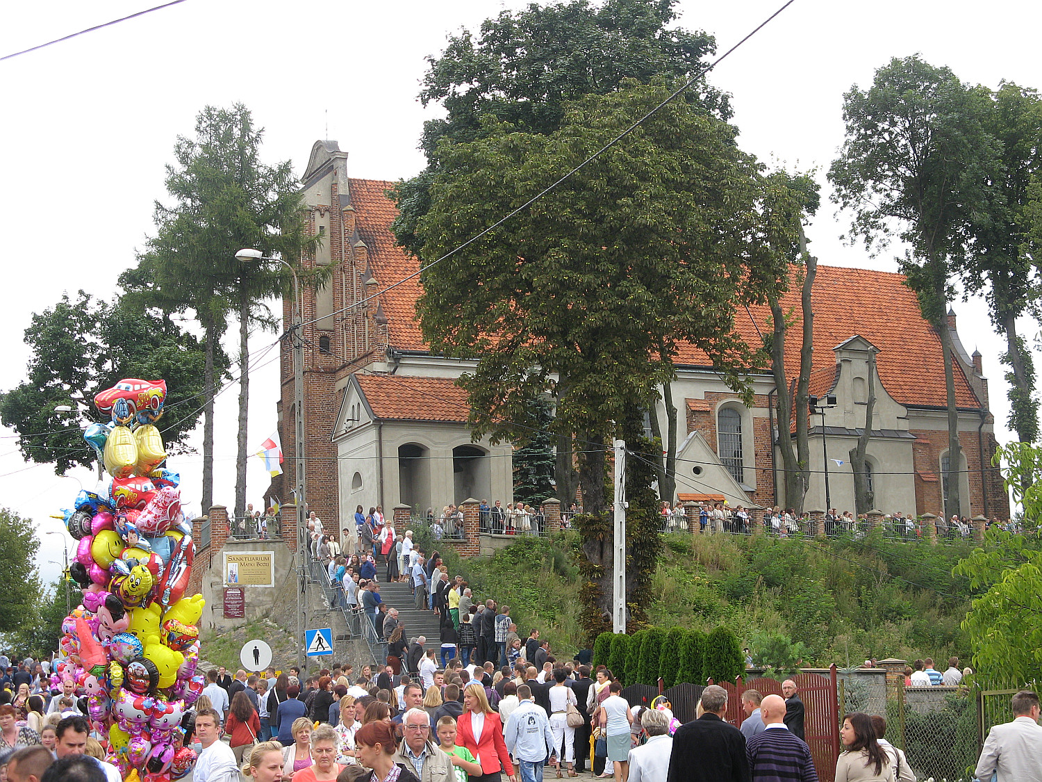 Widok na Koci Wniebowzicia NMP w Sierpcu w dniu 15 sierpnia 2012 roku.