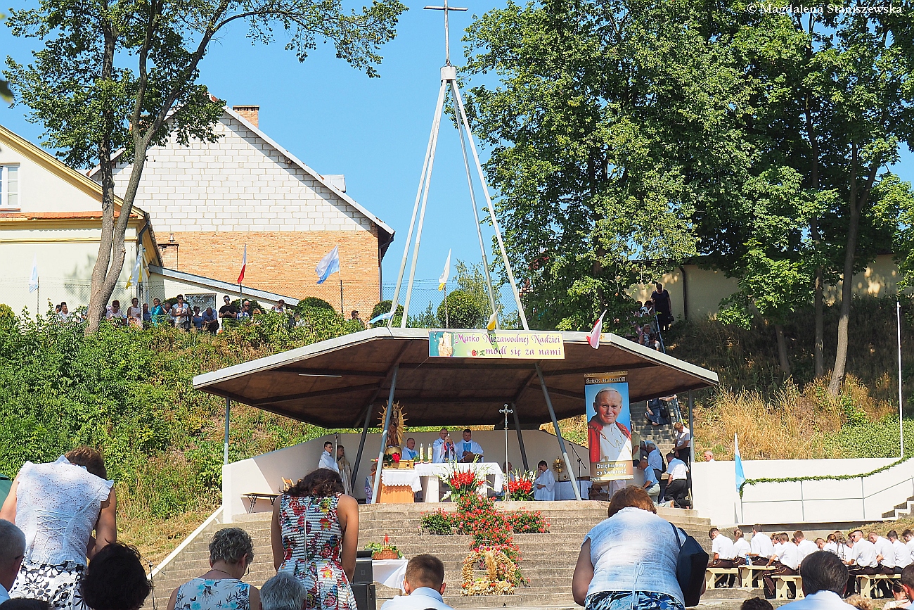 Otarz polowy na Placu Koronacyjnym, przy ktrym msz odprawi sierpczanin biskup Piotr Jarecki