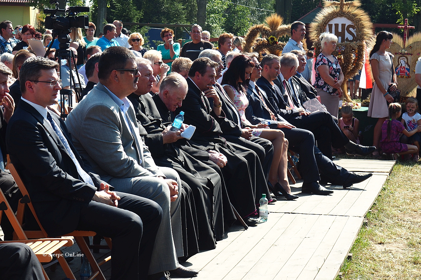Wadze samorzdowe i duchowni podczas oficjalnej czci Doynek, 30.08.2015 r.