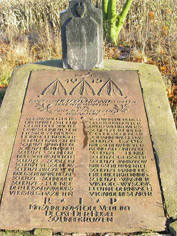 Pyta z pomnika nagrobnego onierzy niemieckich i rosyjskich, ktrzy zginli w potyczce niedaleko Borkowa Kocielnego w 1915 roku.