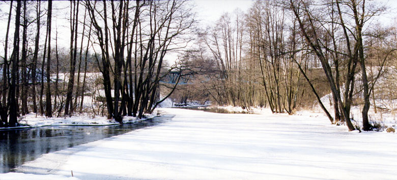 Rzeka w Skansenie zim