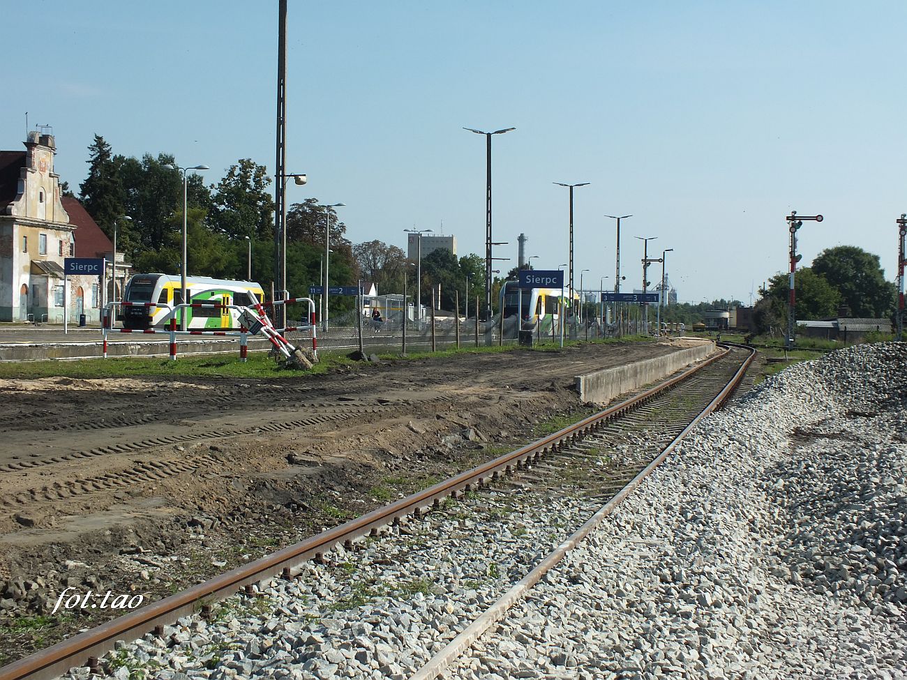 Stacja Sierpc. Remont peronu 3, a dalej chyba... dworca, wrzesień 2021 r.
