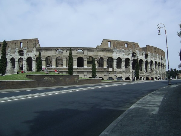 Majestatyczne i ogromne Coloseum.