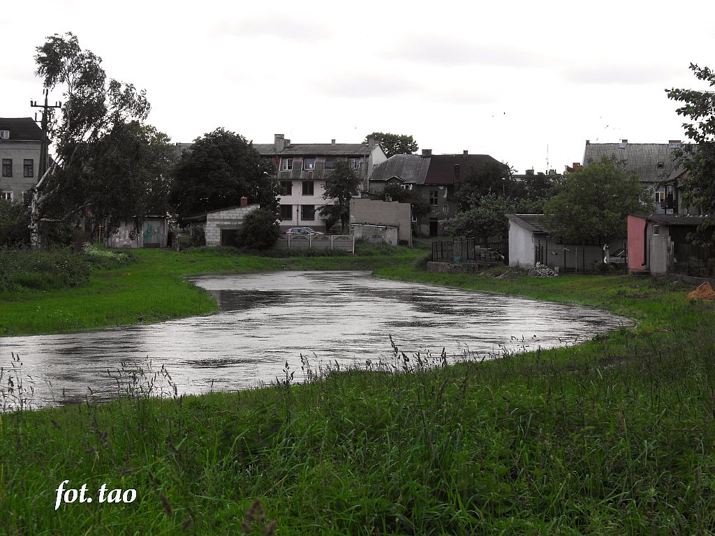 Kolejna wielka woda na Sierpienicy, widok od strony ul. wirki i Wigury, 3.06.2010 r.