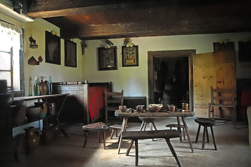 Wnętrze chaty na Skansenie
