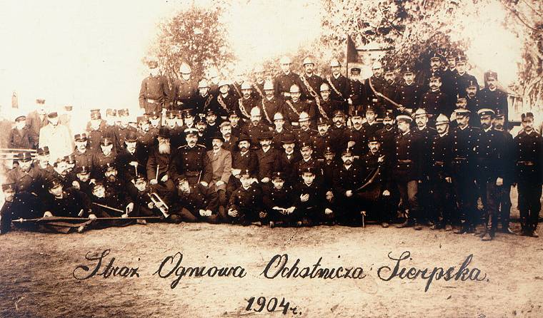 Stra Ogniowa Ochotnicza Sierpska w roku 1904.<BR>Zaoona  30 IX 1900 r. <BR>W okresie zaborw bya jedyn dziaajc legalnie polsk organizacj.