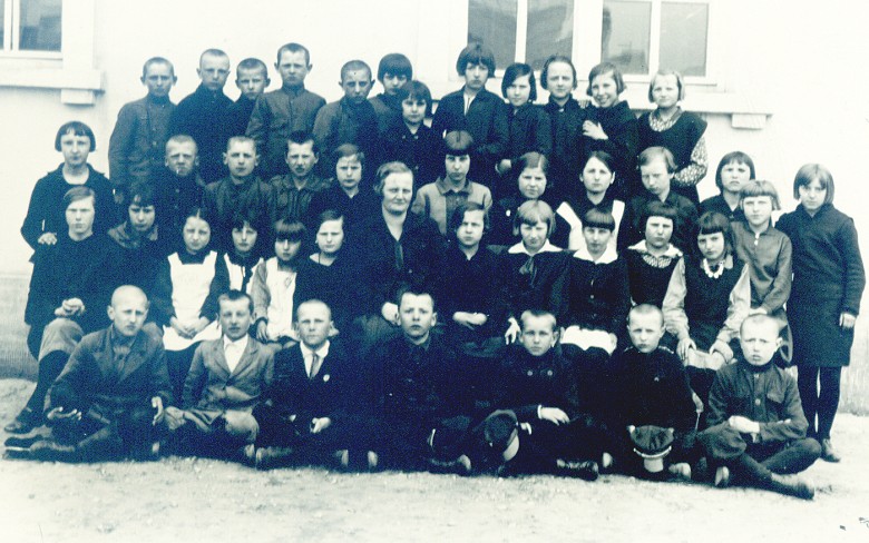 Klasa IV w Szkole Podstawowej nr 1, rok 1930. Wychowawczyni p.Dramiska.<BR>  Wrd uczniw midzy innymi Kamila Biaoskrska.
