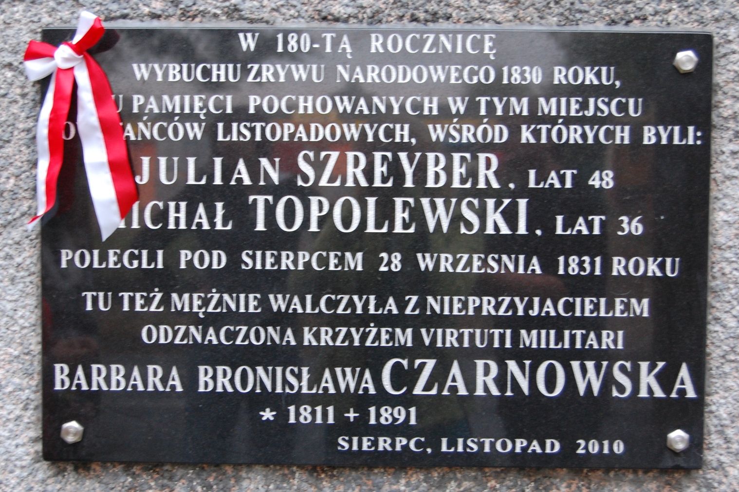 Tablica ku pamici Powstacw Listopadowych przy ulicy Piastowskiej w Sierpcu.