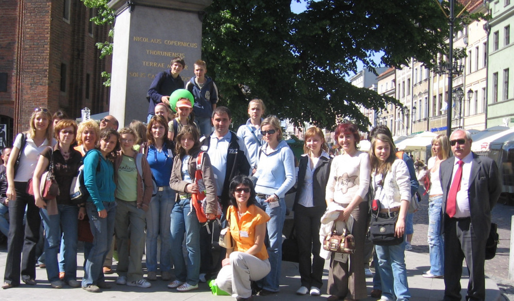Uczniowie z wymiany midzynarodowej  na wycieczce w Toruniu.