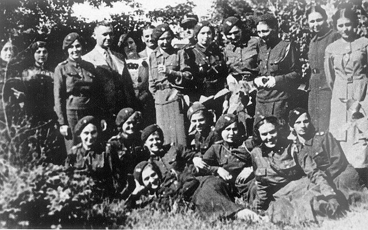 eska Suba Samarytasko-Poarnicza w Sierpcu.<BR>Zaoona w 1936 jako sekcja pomocnicza Stray Poarnej. Szkolona do dziaa przeciwpoarowych i sanitarnych.