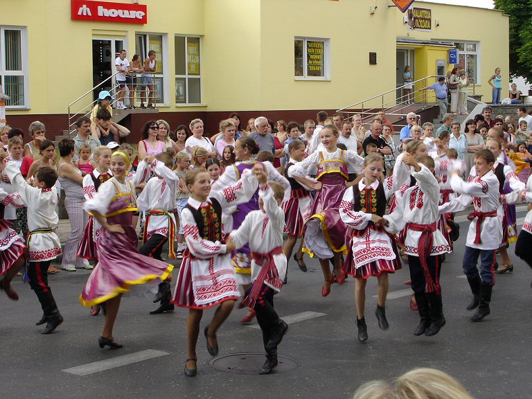 X Midzynarodowy Festiwal Folklorystyczny  <i>Kasztelania 2005</i> - zesp z Biaorusi.
