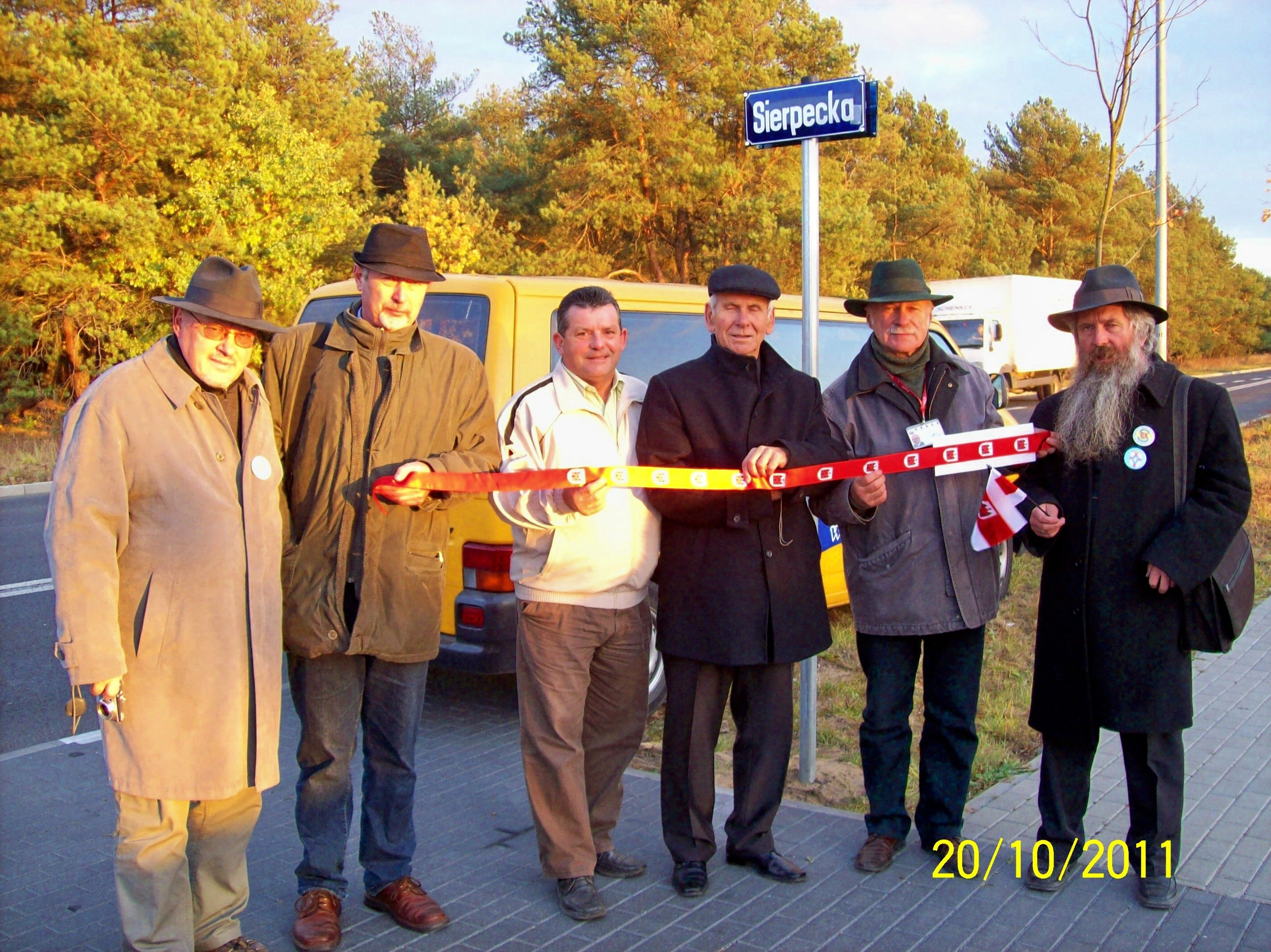 Delegacja sierpecka wraz z Konfratrami przy tabliczce z nazw ulicy. Od lewej: Jerzy Wieluski, Zdzisaw Dumowski, Janusz Churski, Kazimierz Czermiski, Ryszard Syty, Pawe B. Gsiorowski, Bydgoszcz 20.10.2011 r.