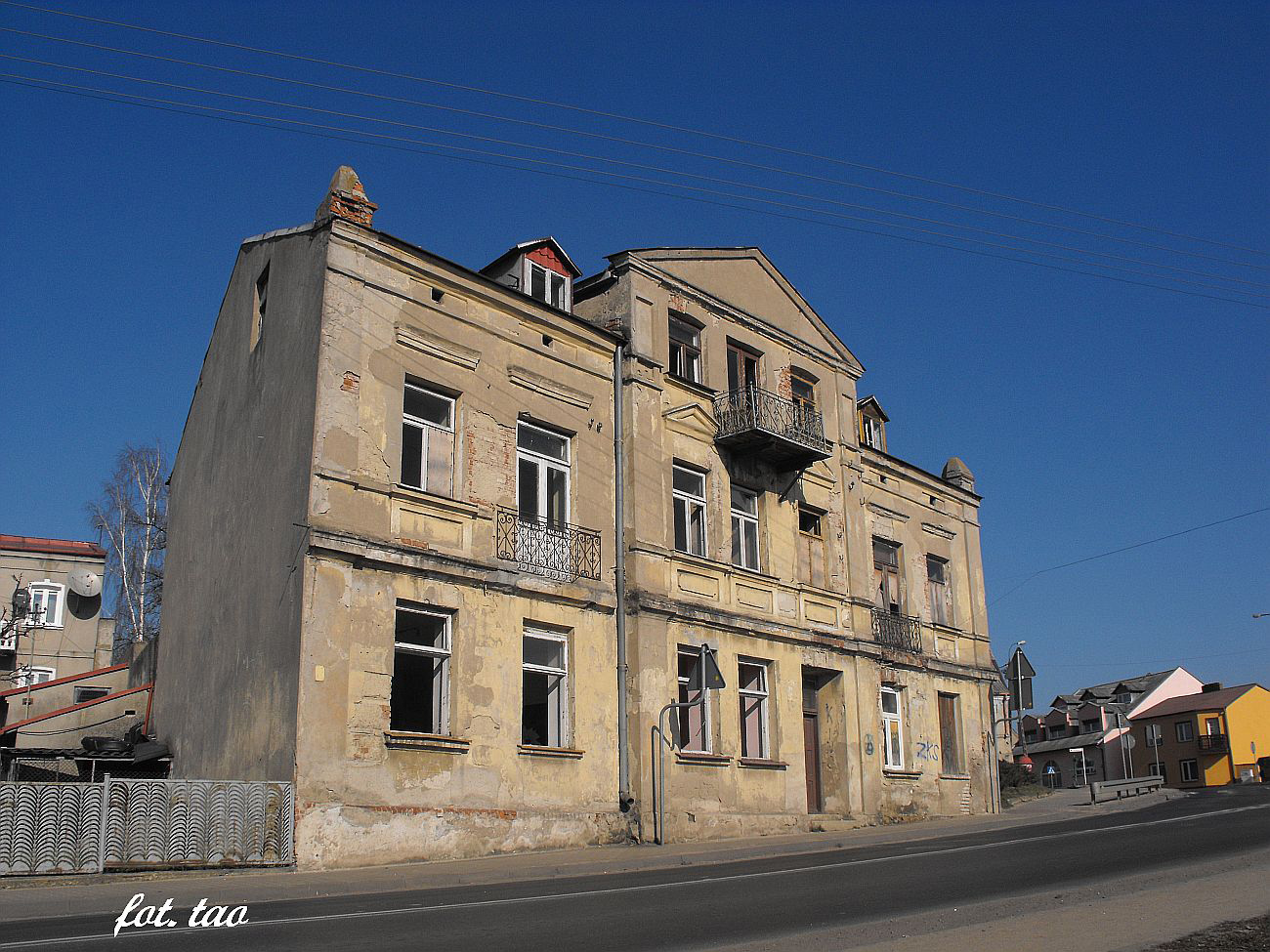 Dom z historyczn przeszoci przy ul. 11-Listopada jako kolejny oczekuje na swoje 