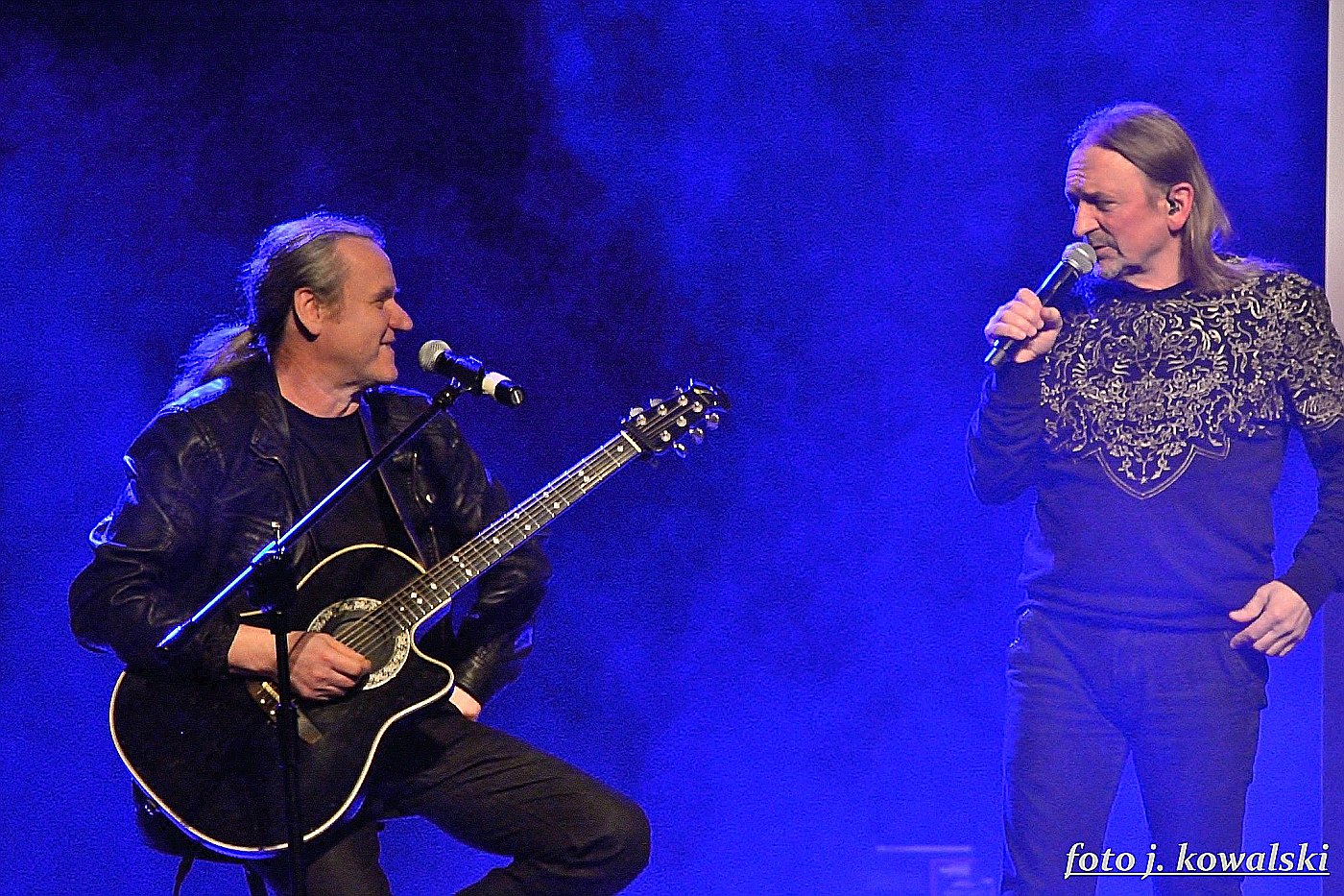 Muzyk TSA w trakcie mini koncertu w Sierpcu, 1.12.2015 r.