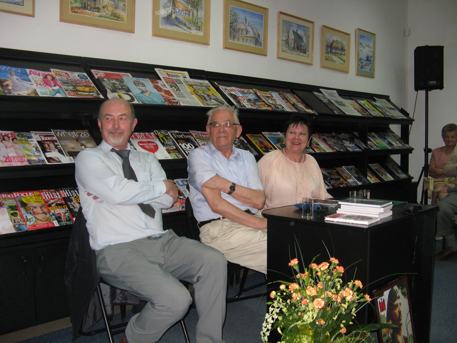 Promocja ksiki Jana Burakowskiego powiconej osobie gen. Wadysawa Andersa. Na zdjciu prowadzcy spotkanie Zdzisaw Dumowski, Jan Burakowski i Maria Winiewska, 13 czerwca 2013 r.