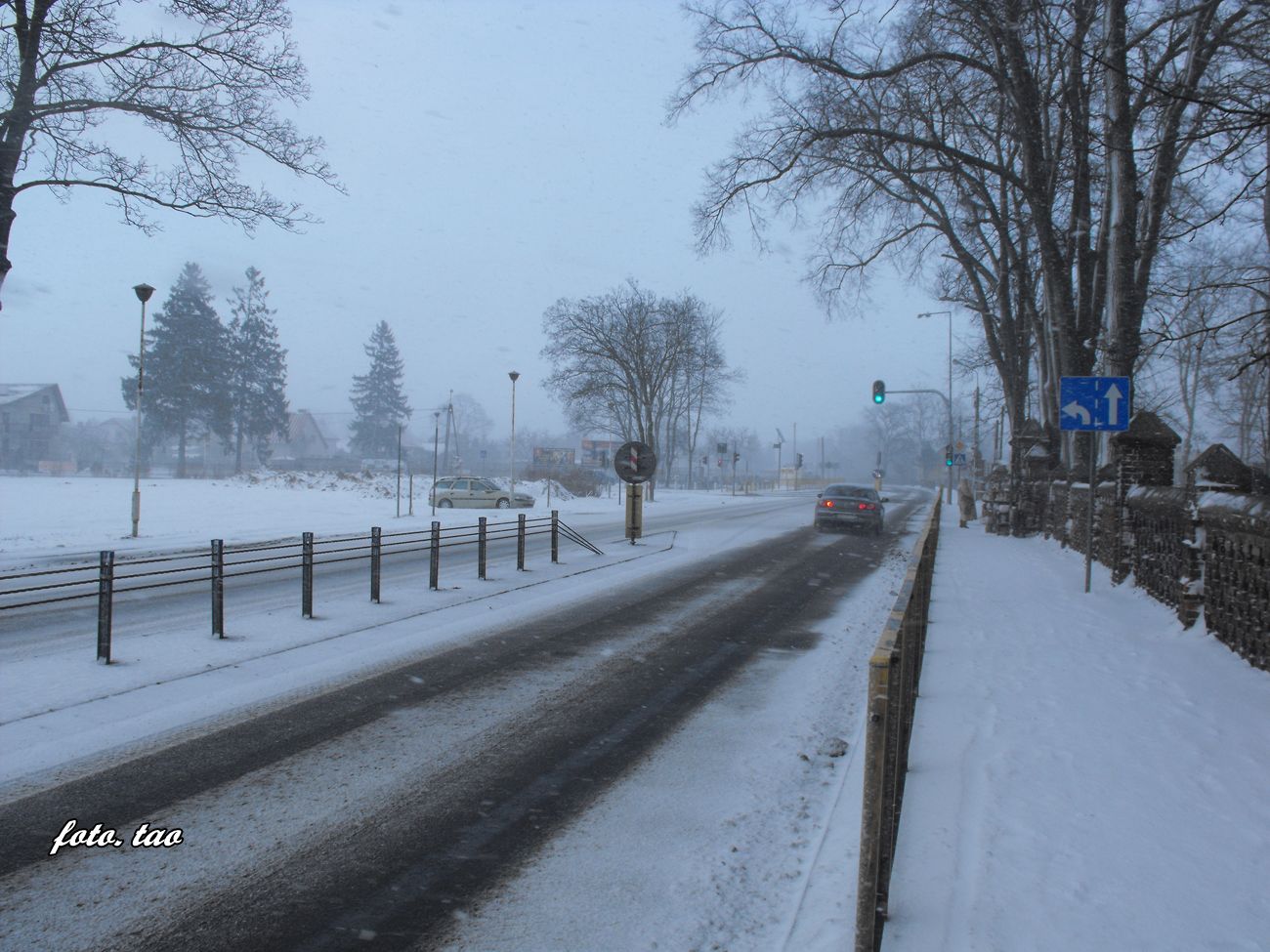 Niedzielny atak zimy, ulica Kościuszki, tuż przy cmentarzu parafialnym, 8.02.2015 r.