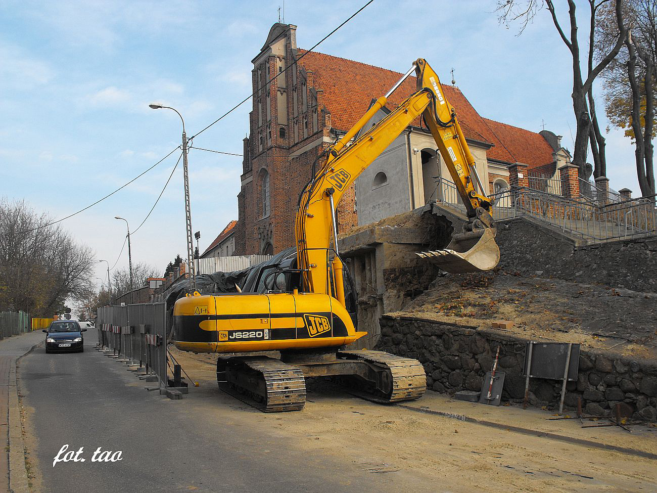 Kolejny etap wzmocnienia osuwajcego si wzgrza Loret rozpoczty, listopad 2014 r.