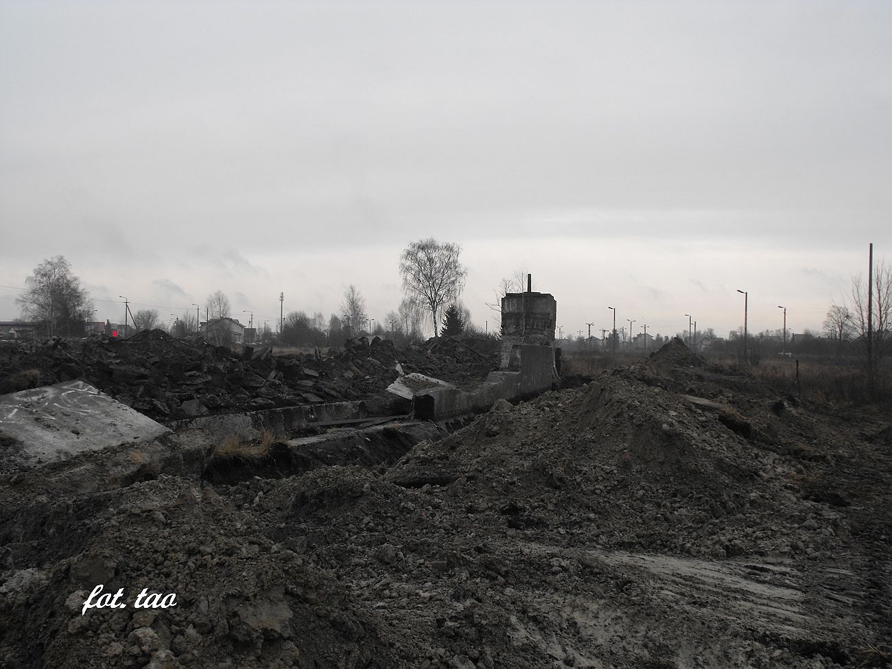 Wyburzanie obiektów PKP - parowozowni przy ul. Dworcowej, 16.12.2014 r.