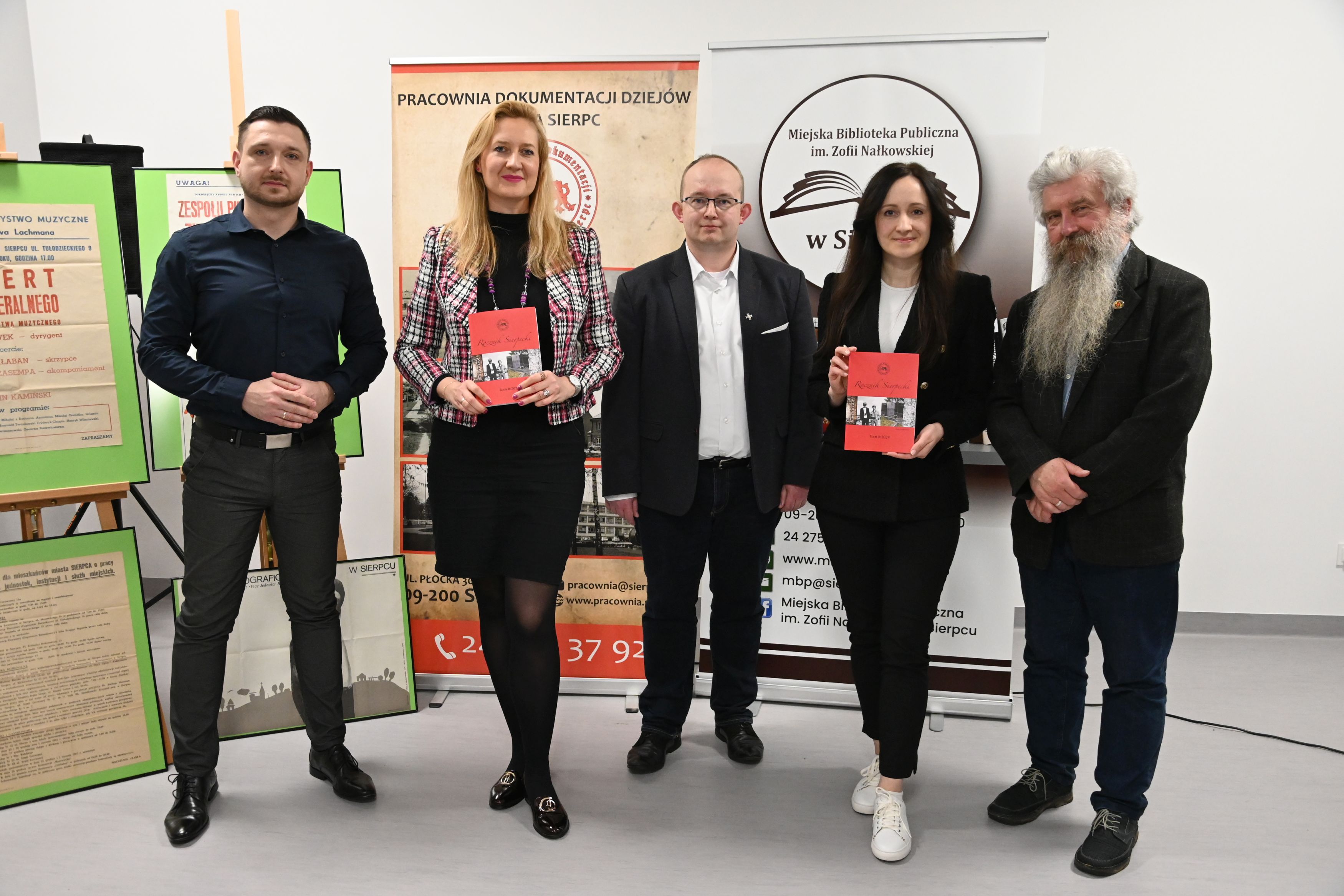 Obecni na promocji autorzy artykuw, ktre znalazy si w 2. tomie 
