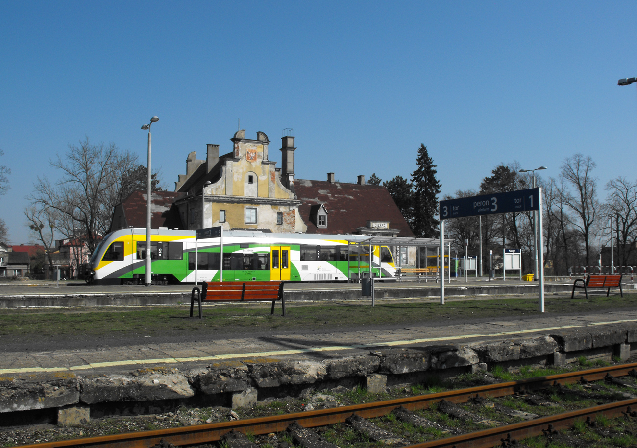 Stacja Sierpc. Na fotografii szynobus gotowy do odjazdu w kierunku Nasielska, 2.04.2017 r.