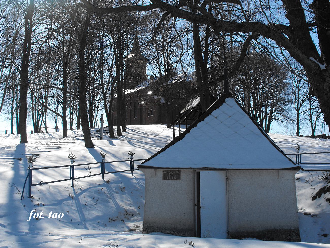 Sanktuarium Maryjne w urawinie jeszcze w zimowej szacie, 17.03.2013 r.