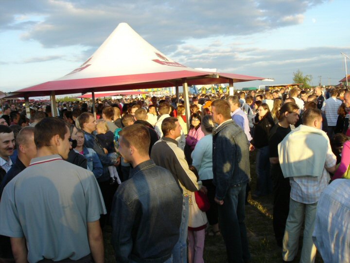 ...stoiska z piwem przeyway oblenie...