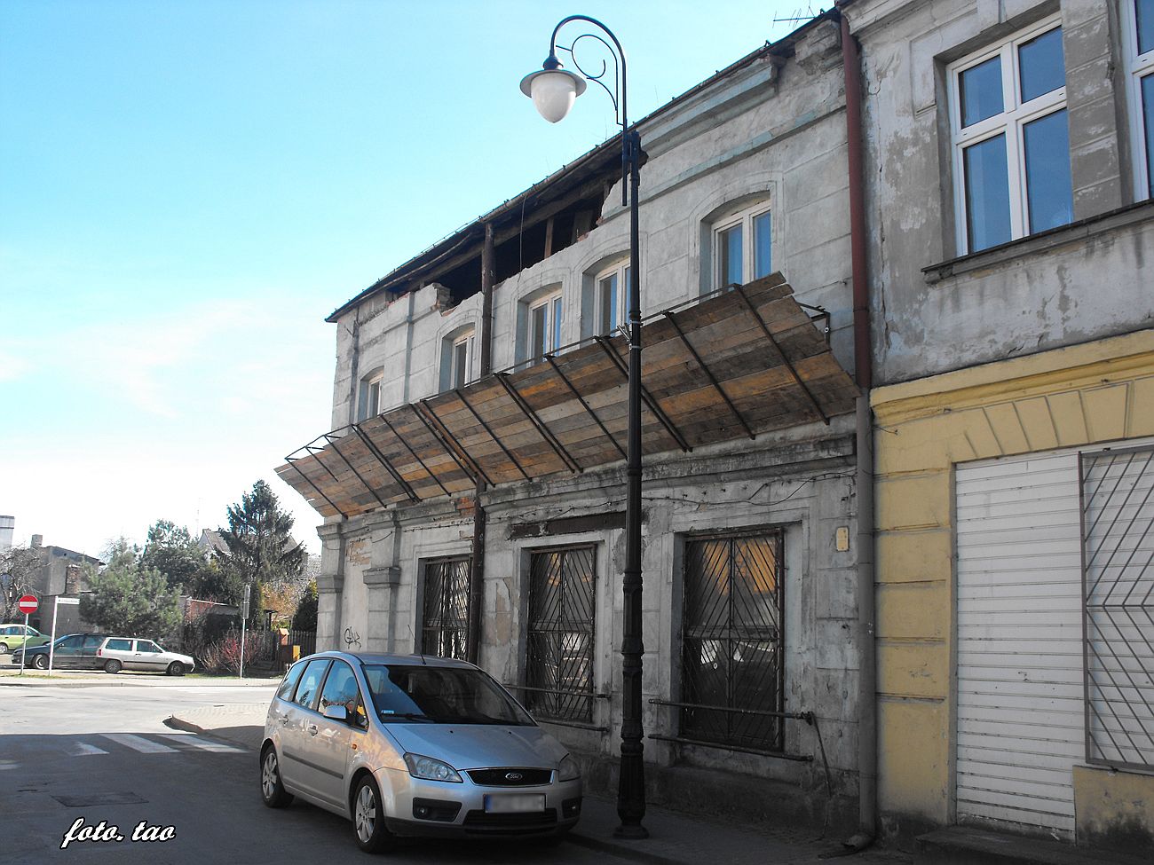 Sierpecki sposb na ratowanie zabytkw: zabezpieczenie przed mierci i kalectwem przechodniw i uszkodzeniem mienia prywatnego..., a ile jeszcze miejsca na reklamy!, 22.03.2015 r.