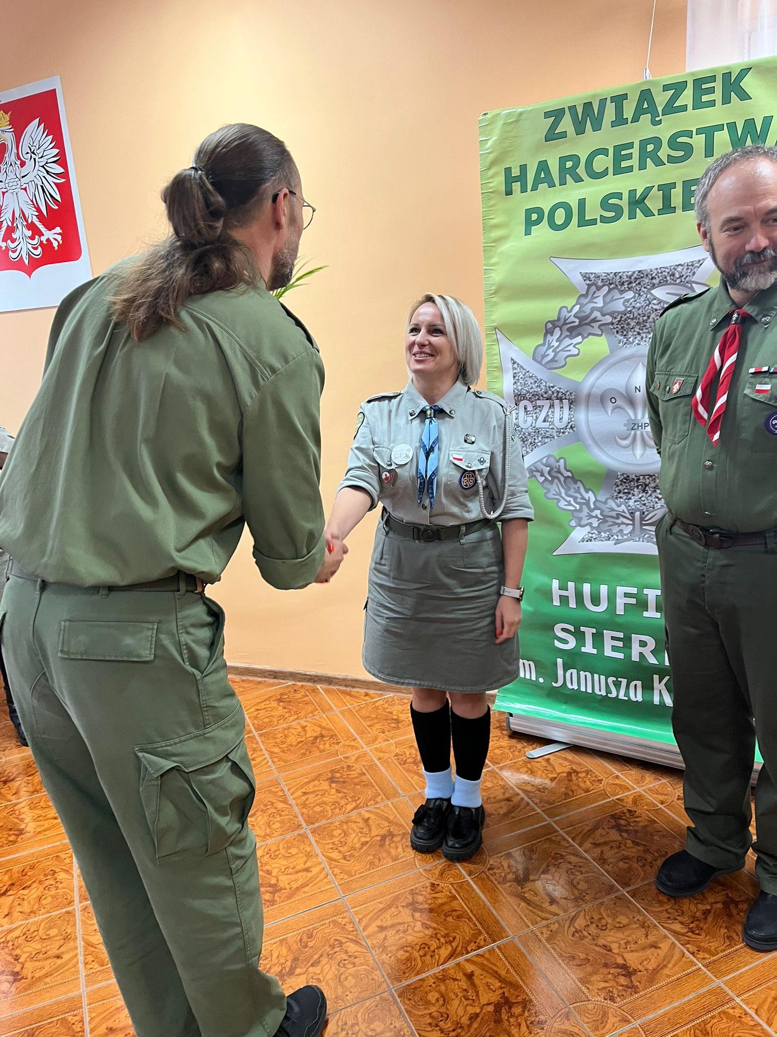 Gratulacje dla Katarzyny Kuciskiej od ustpujcego Komendanta Hufca ZHP Sierpc hm. Sawomira Szakuckiego, 18.11.2023 r.